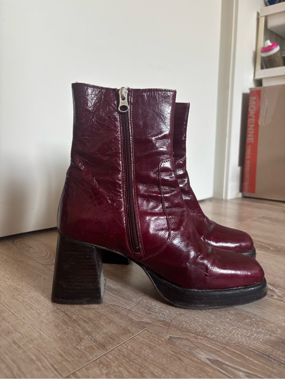 L'INTERVALLE Shiny Burgundy Leather Block Heel Ankle Boots